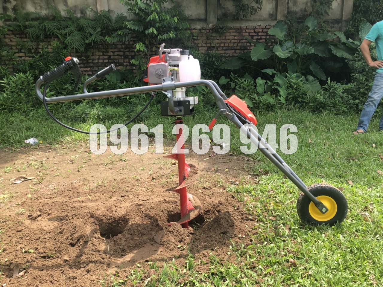 [Tặng mũi 100mm] Máy khoan đất đẩy tay Okasu 261 có bánh xe đẩy bảo hành 12 tháng  | BigBuy360 - bigbuy360.vn