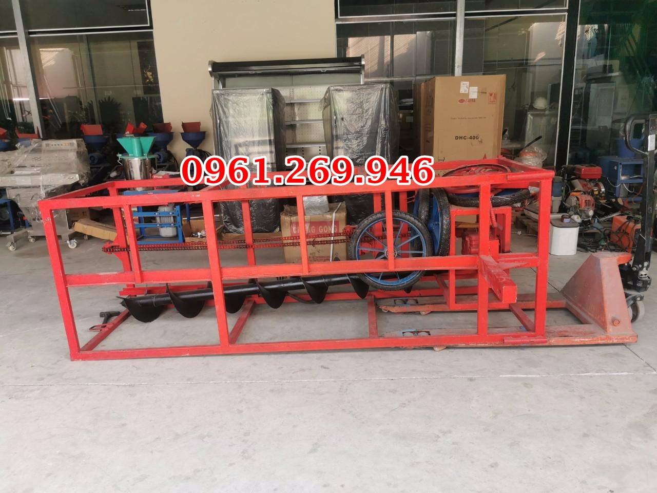 Máy khoan đất Savi 15HP khoan sâu 2m, khoan đất trồng cây, đặt trụ cột điện | BigBuy360 - bigbuy360.vn