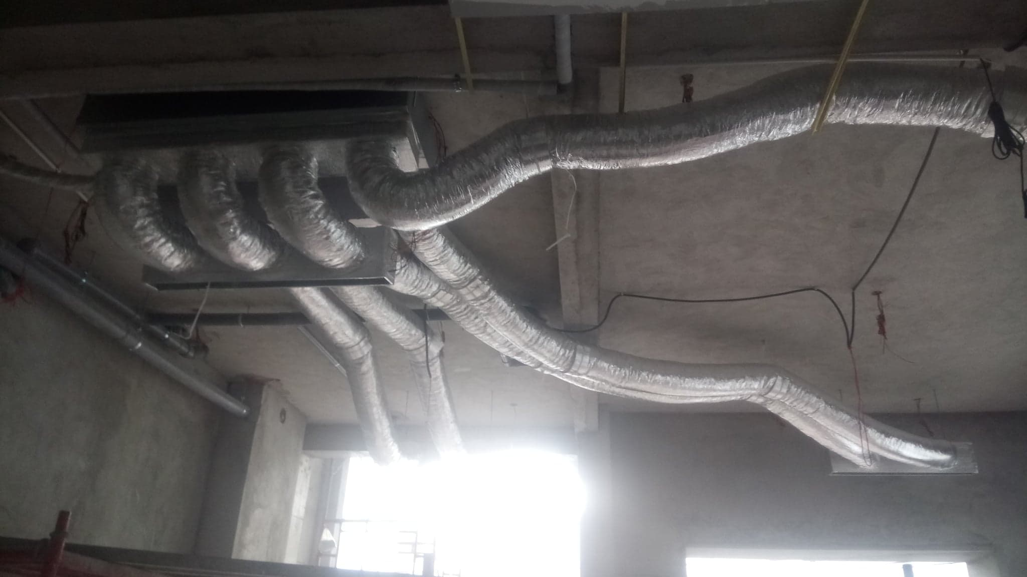 Lắp Máy lạnh giấu trần ống gió Reetech mới 100%, đi kèm có giấy bảo hành chính hãng | BigBuy360 - bigbuy360.vn