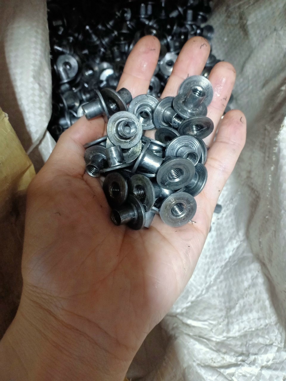 PHÂN PHỐI  CÁC LOẠI ECU RÚT, ECU HÀN, ECU CHẤU NGÀNH GỖ GIÁ TỐT | BigBuy360 - bigbuy360.vn