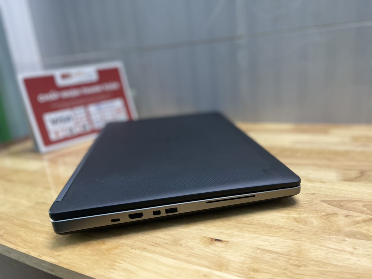Top 5 mẫu laptop chuyên thiết kế đồ họa dell E7720 core i7 6820HQ ram 16gb ssd 256gb 17.3 inch M1200 chuyên thiết kế | BigBuy360 - bigbuy360.vn