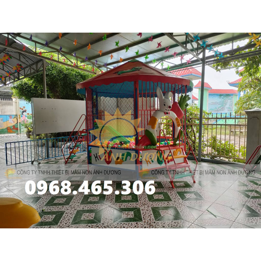 Nhà banh sắt mái nhựa composite chuyên dụng ngoài trời | BigBuy360 - bigbuy360.vn